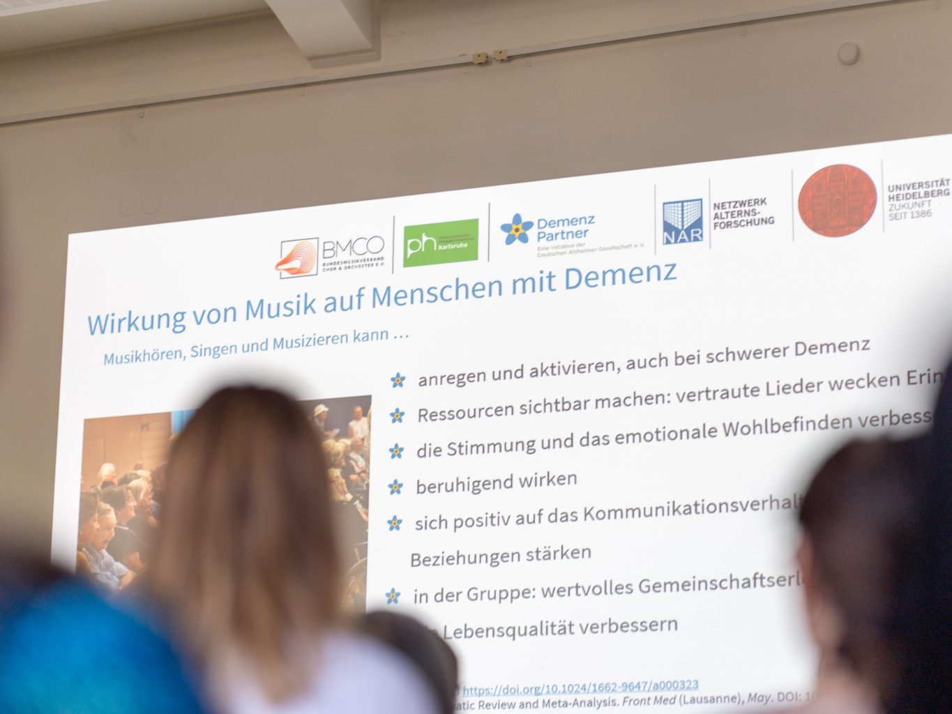 Foto der Powerpoint Präsentation auf einer Demenz Partner Schulung vor Ort. 